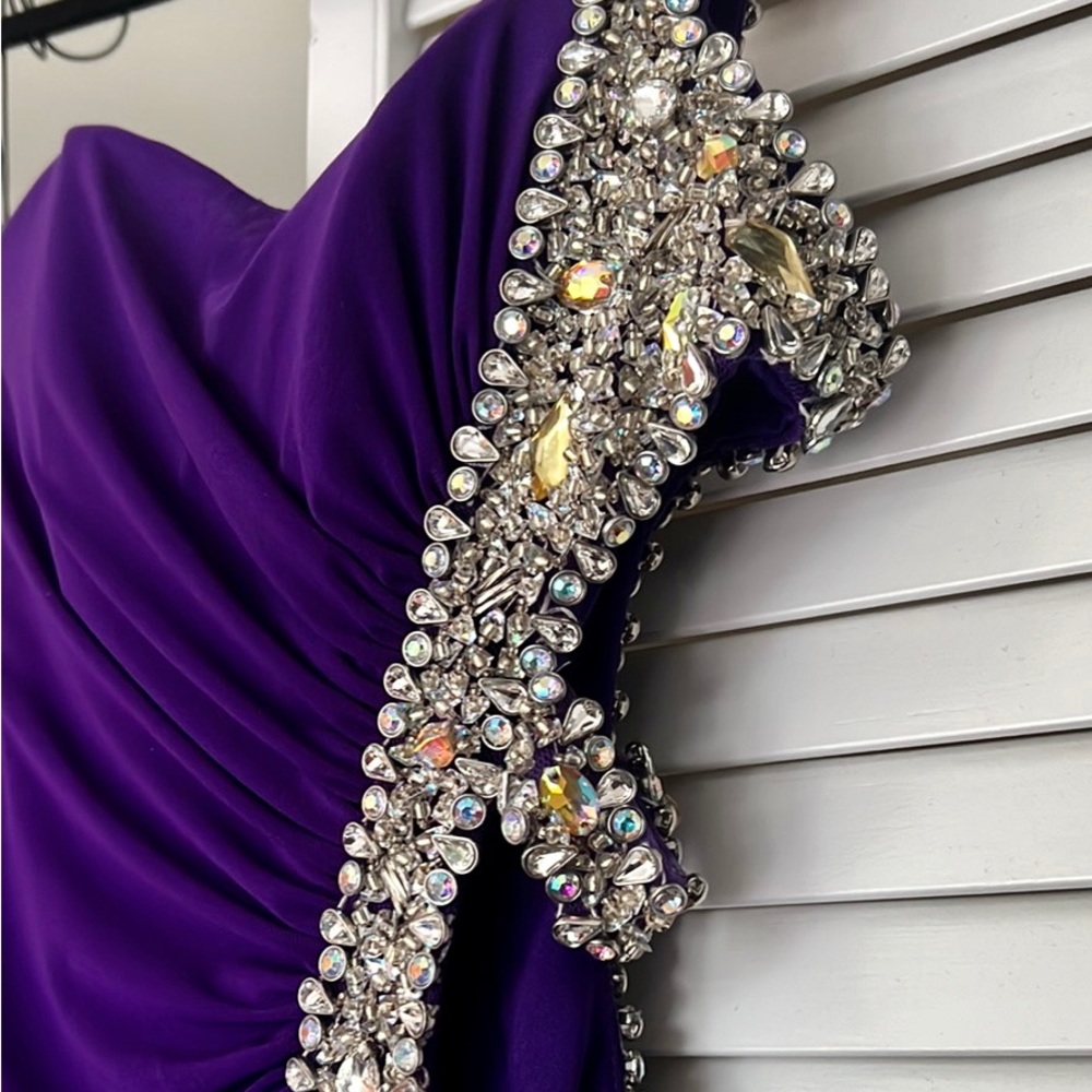 PROM/EVENING GOWN full length, 1 shoulder w/ side cut outs, padded sown-in bra